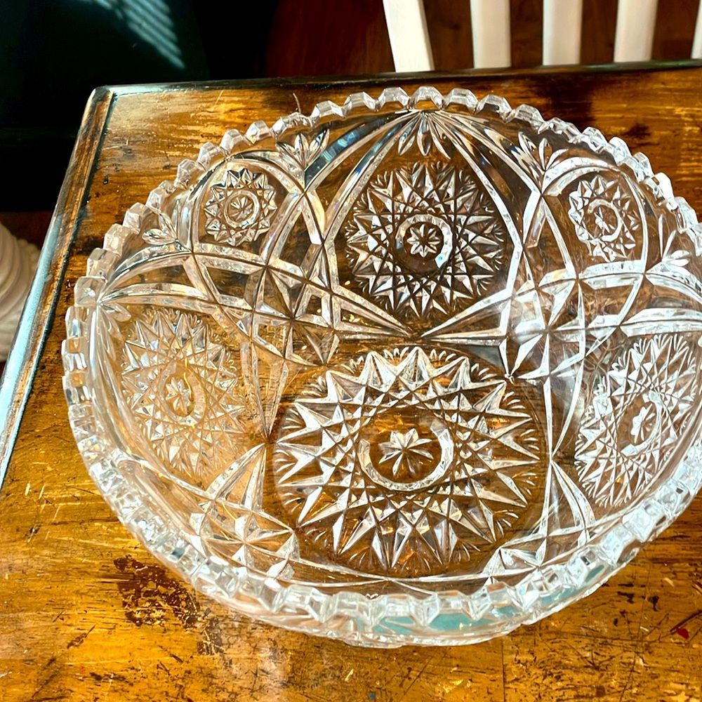 Beautiful Crystal Serving bowl. 8.5” across top of bowl.